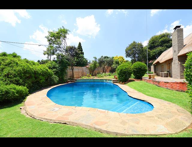 4 BEDROOM FREEHOLD FOR SALE IN GLENHAZEL